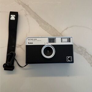 Kodak Ektar H35 Half Frame Camera - Black and Silver